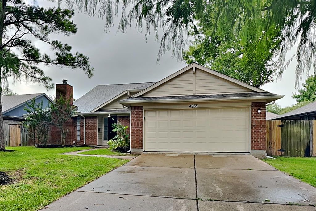 4935 Northfork Drive, Pearland, TX 77584