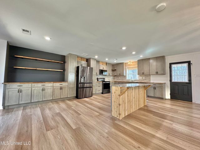 809 Green Acres Drive, Hernando, MS 38632