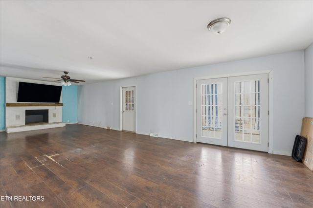 402 N A St, Lenoir City, TN 37771