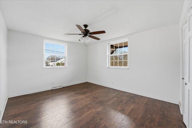 402 N A St, Lenoir City, TN 37771