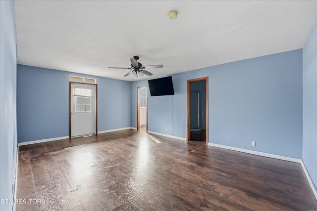 402 N A St, Lenoir City, TN 37771