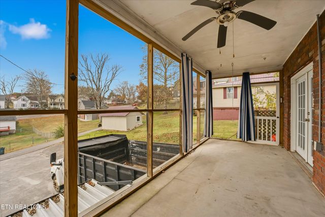 402 N A St, Lenoir City, TN 37771