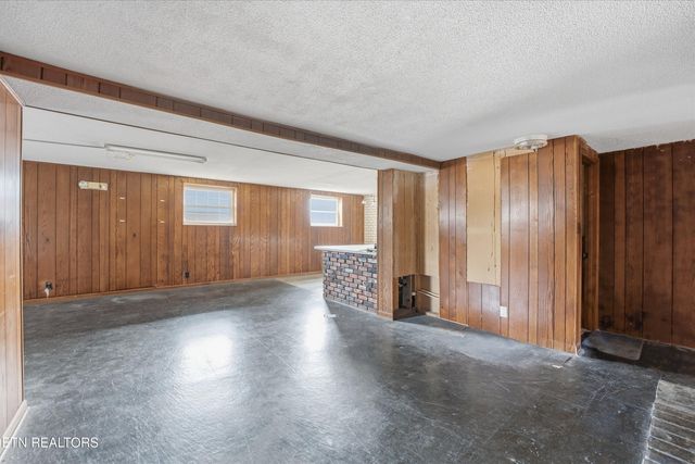 402 N A St, Lenoir City, TN 37771