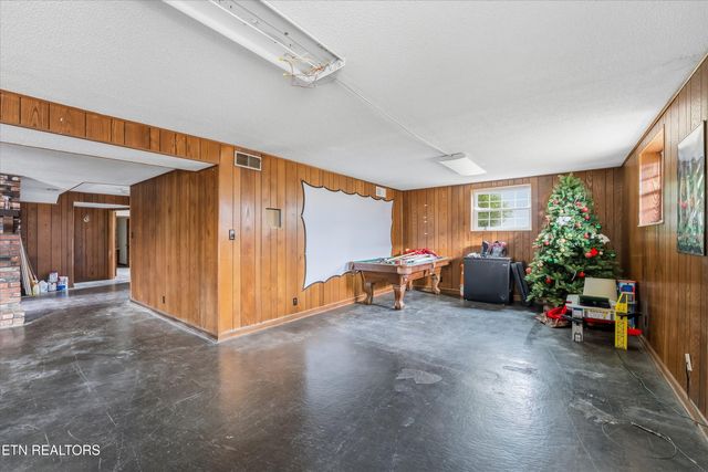 402 N A St, Lenoir City, TN 37771