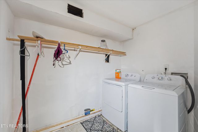 402 N A St, Lenoir City, TN 37771