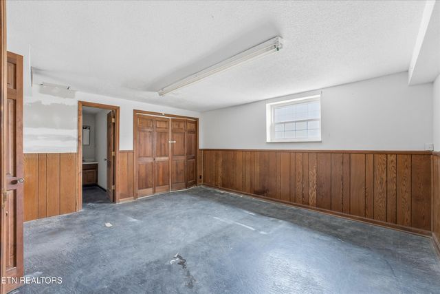 402 N A St, Lenoir City, TN 37771