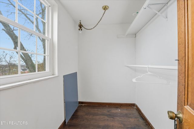 402 N A St, Lenoir City, TN 37771