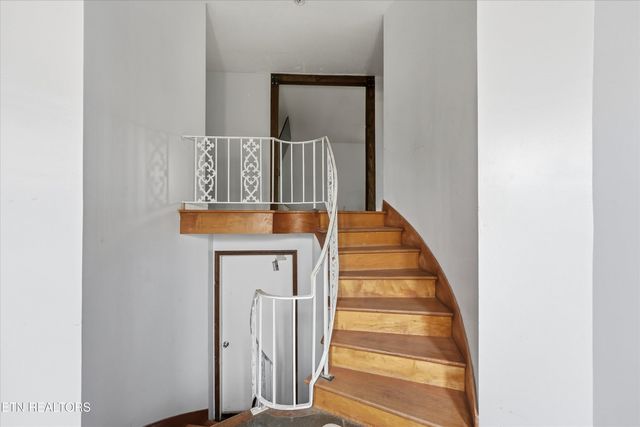 402 N A St, Lenoir City, TN 37771