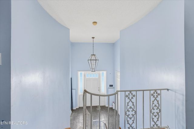 402 N A St, Lenoir City, TN 37771