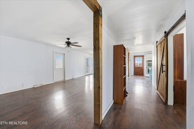 402 N A St, Lenoir City, TN 37771