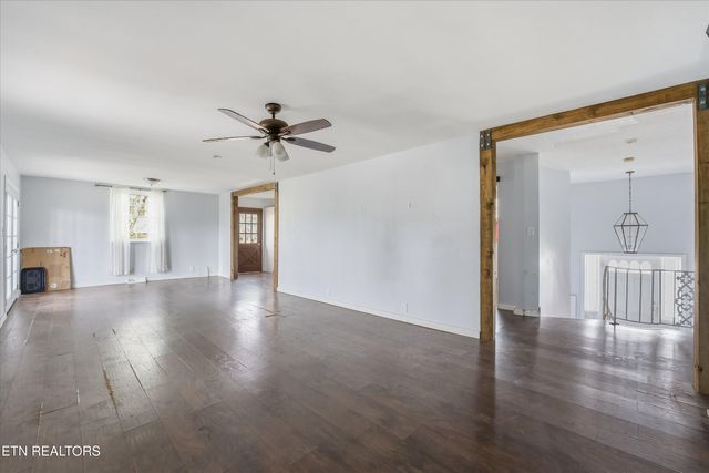 402 N A St, Lenoir City, TN 37771