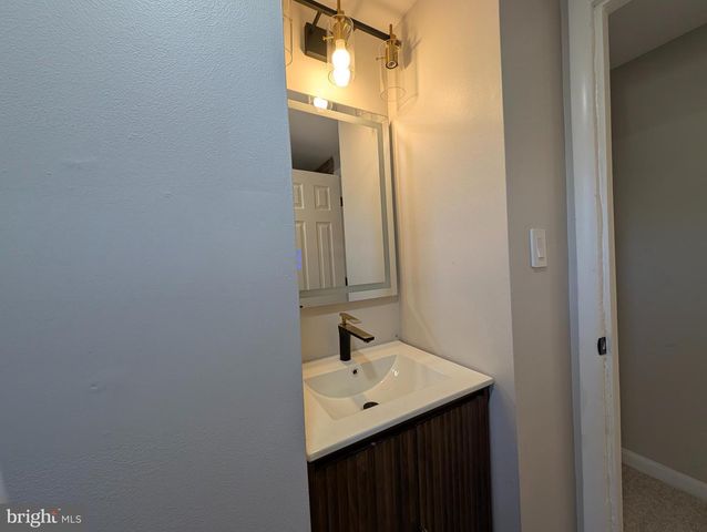 23 W MONROE ST, Mount Holly, NJ 08060