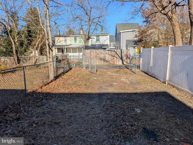 23 W MONROE ST, Mount Holly, NJ 08060