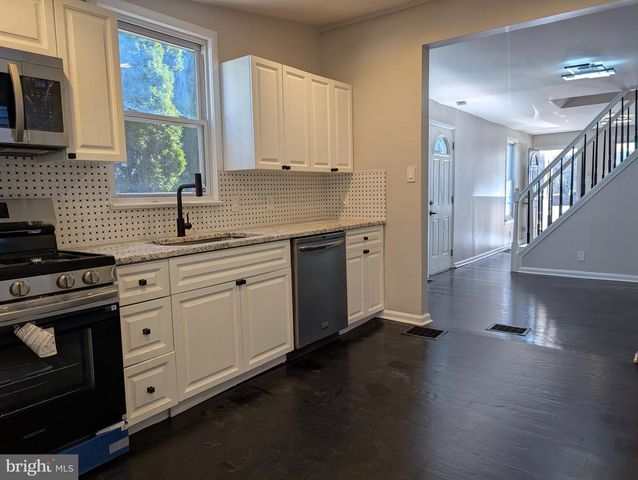 23 W MONROE ST, Mount Holly, NJ 08060