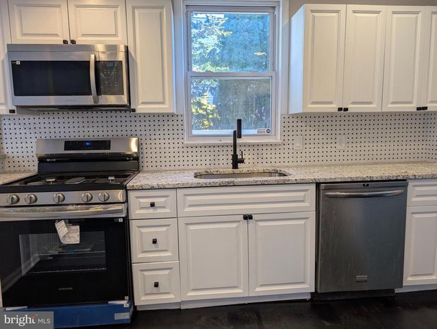 23 W MONROE ST, Mount Holly, NJ 08060