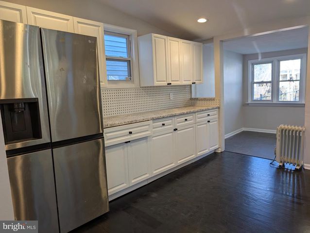 23 W MONROE ST, Mount Holly, NJ 08060