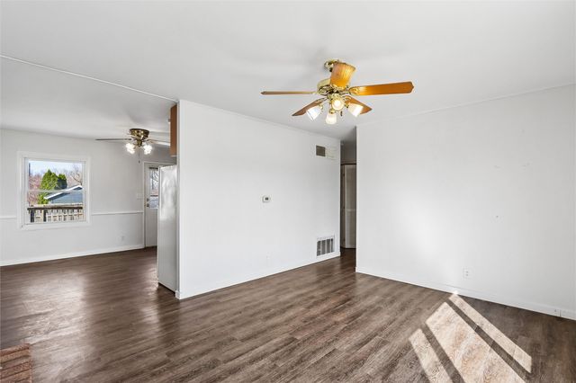 920 Fairview Drive, Marion, IA 52302