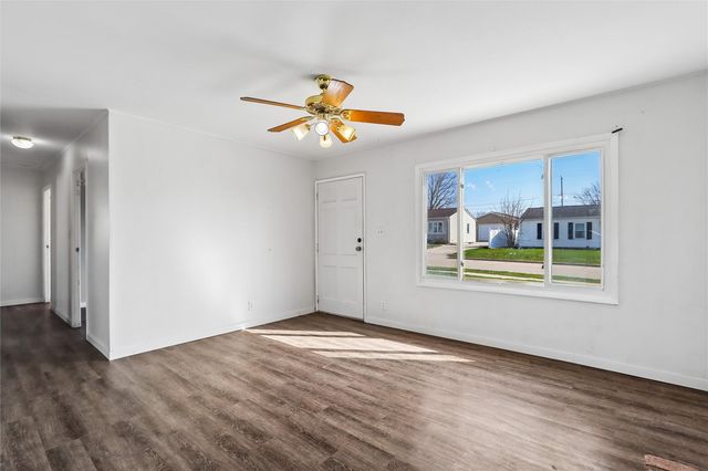 920 Fairview Drive, Marion, IA 52302