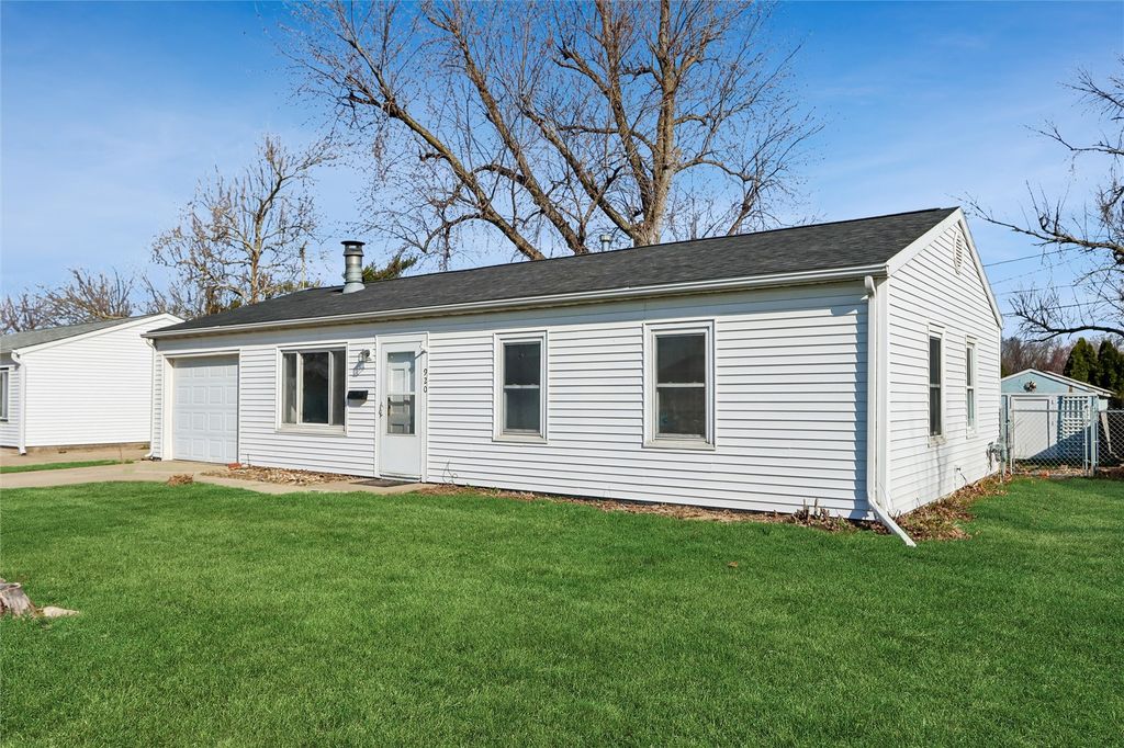 920 Fairview Drive, Marion, IA 52302