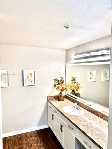 220 SW 116th Ave 15201, Pembroke Pines, FL 33025