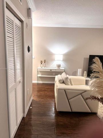 220 SW 116th Ave 15201, Pembroke Pines, FL 33025