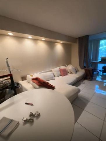 3720 Inverrary Dr 1N, Lauderhill, FL 33319