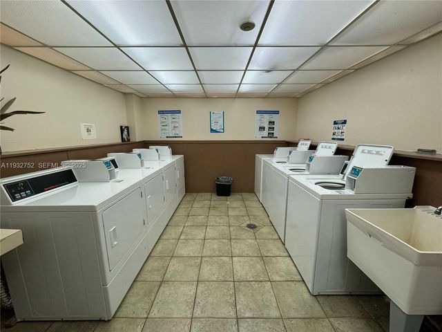 3720 Inverrary Dr 1N, Lauderhill, FL 33319