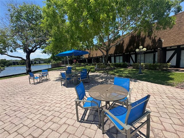 3720 Inverrary Dr 1N, Lauderhill, FL 33319