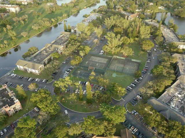 3720 Inverrary Dr 1N, Lauderhill, FL 33319