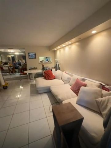 3720 Inverrary Dr 1N, Lauderhill, FL 33319