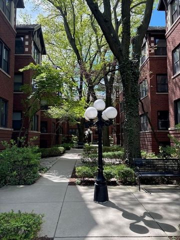 817 Lake Street 1N, Oak Park, IL 60301