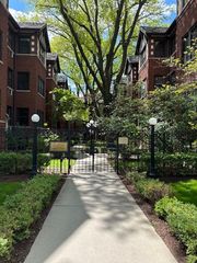 817 Lake Street 1N, Oak Park, IL 60301