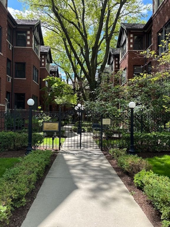 817 Lake Street 1N, Oak Park, IL 60301