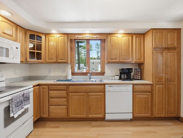 36 Bridge St, Billerica, MA 01821