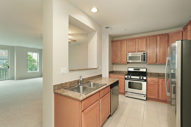 1781 Tudor Lane 204, Northbrook, IL 60062
