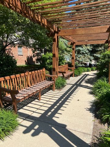 1781 Tudor Lane 204, Northbrook, IL 60062