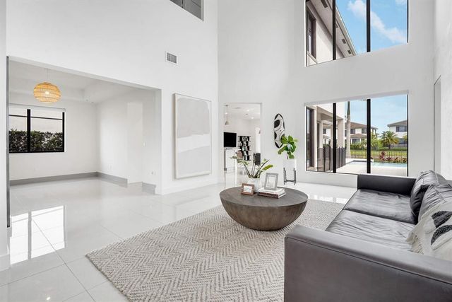 10595 S Lago Vista Circle, Parkland, FL 33076