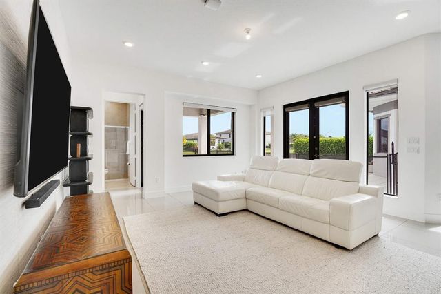 10595 S Lago Vista Circle, Parkland, FL 33076