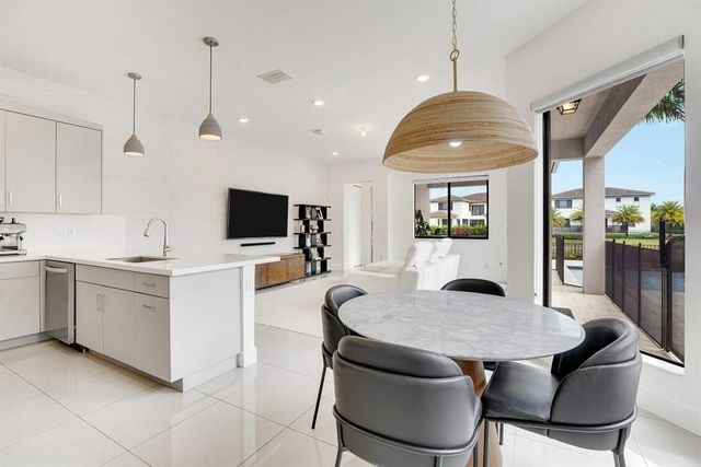 10595 S Lago Vista Circle, Parkland, FL 33076