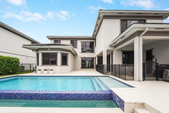 10595 S Lago Vista Circle, Parkland, FL 33076