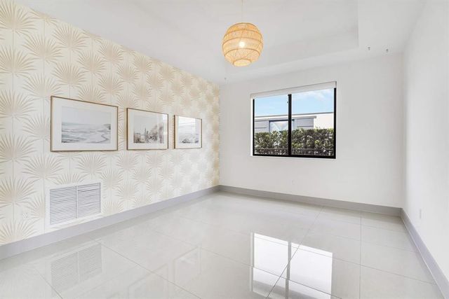 10595 S Lago Vista Circle, Parkland, FL 33076