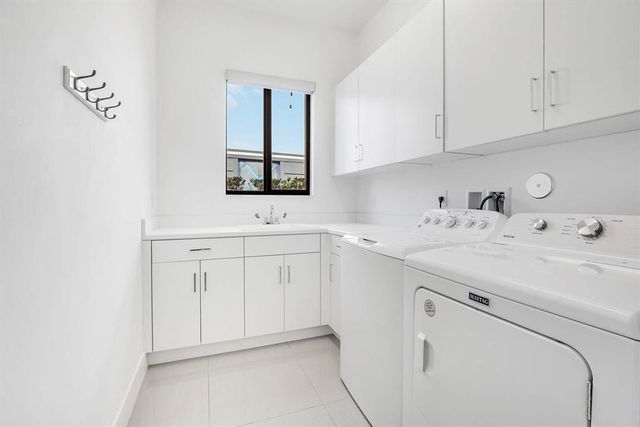 10595 S Lago Vista Circle, Parkland, FL 33076