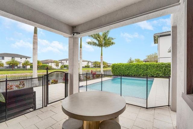 10595 S Lago Vista Circle, Parkland, FL 33076