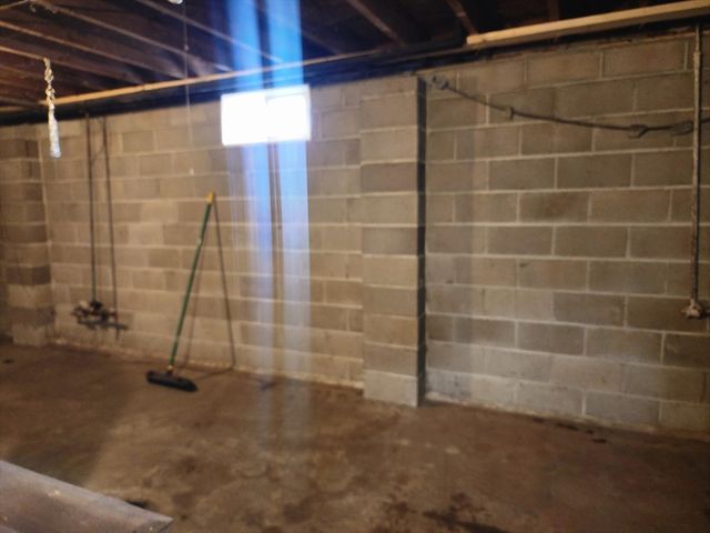 2 Alice St, Montague, MA 01376