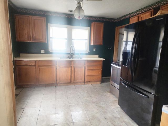 2 Alice St, Montague, MA 01376