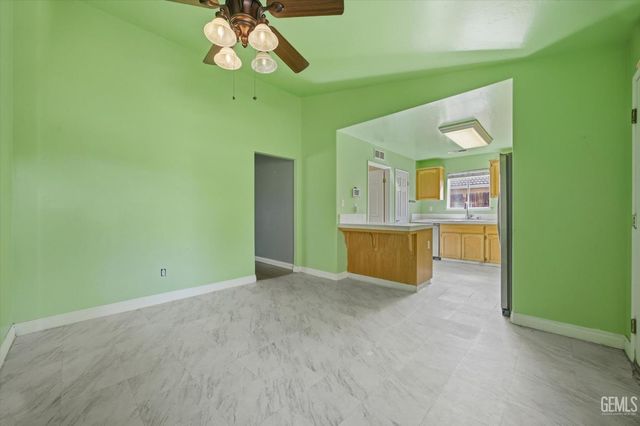 2914 Tar Springs Avenue, Bakersfield, CA 93313