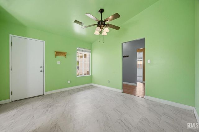 2914 Tar Springs Avenue, Bakersfield, CA 93313