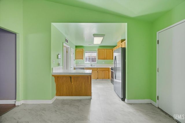 2914 Tar Springs Avenue, Bakersfield, CA 93313