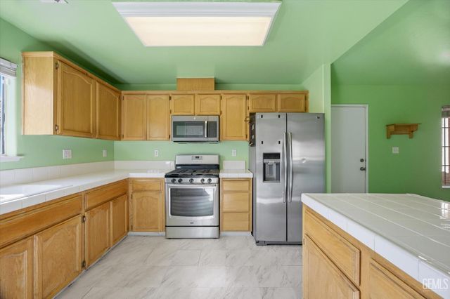 2914 Tar Springs Avenue, Bakersfield, CA 93313