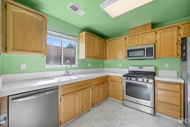 2914 Tar Springs Avenue, Bakersfield, CA 93313